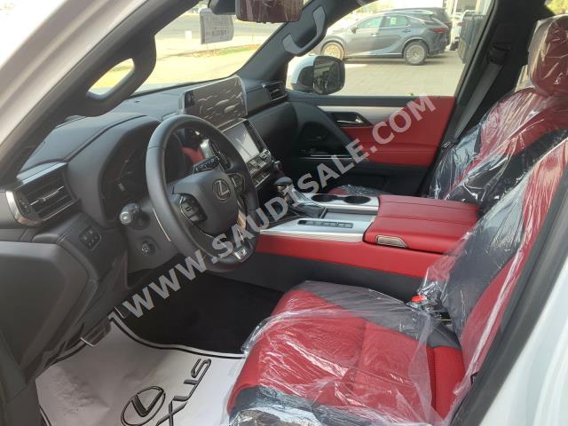 2023 لكزس إل إكس 600 إف