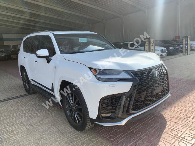 2023 لكزس إل إكس 600 إف