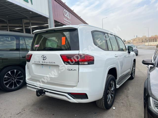 2024 تويوتا لاند كروزر جي اكس ار4