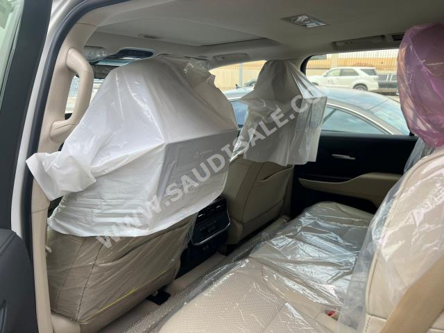 2024 تويوتا لاند كروزر جي اكس ار4