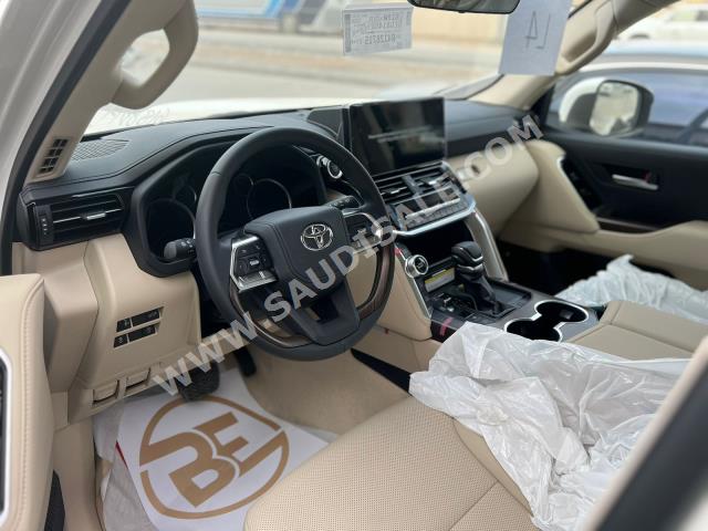 2024 تويوتا لاند كروزر جي اكس ار4