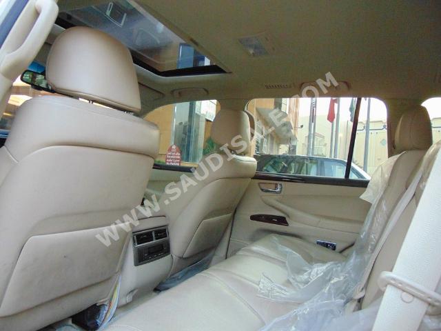 2013 Lexus LX 570