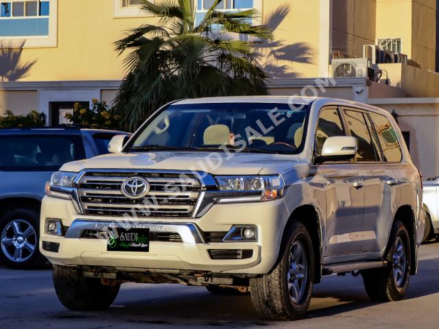 2016 تويوتا لاند كروزر جي اكس