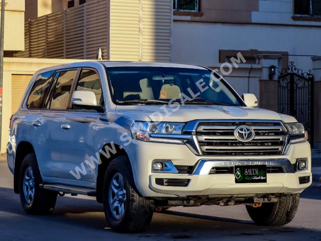 2016 تويوتا لاند كروزر جي اكس