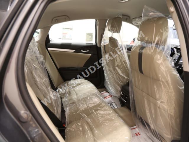 2018 هوندا سيفيك إل إكس - أي