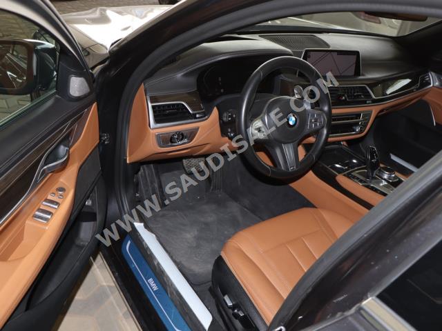 2020 بي ام دبليو الفئة السابعة 730 إل أي