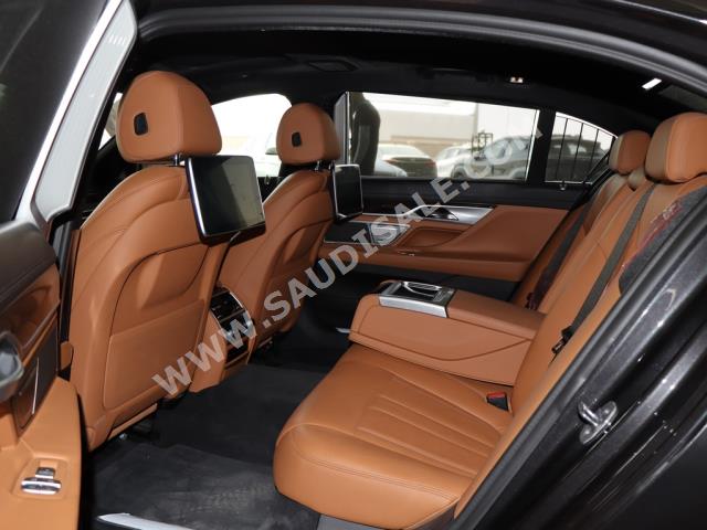 2020 بي ام دبليو الفئة السابعة 730 إل أي