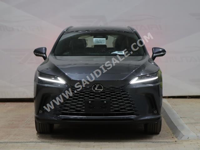 2023 لكزس أر إكس 350