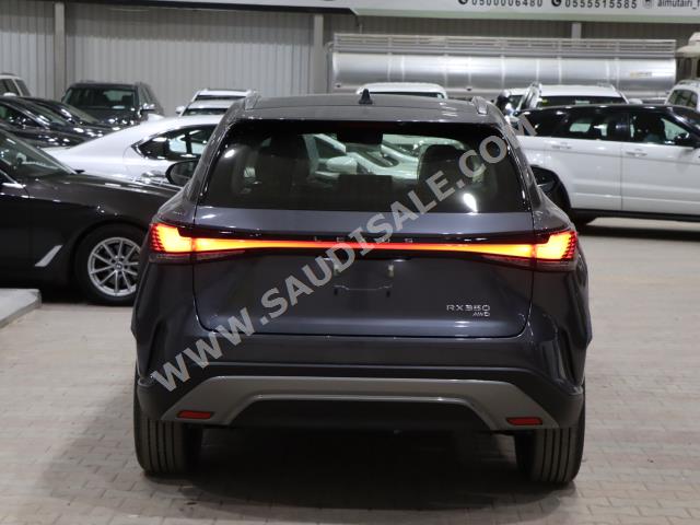 2023 لكزس أر إكس 350