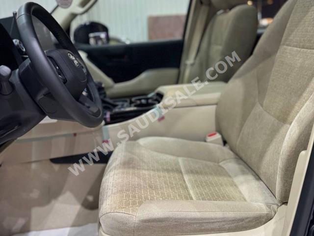 2023 تويوتا لاند كروزر جي اكس ار