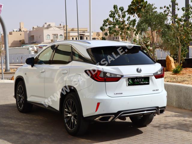 2017 لكزس أر إكس 350 إف