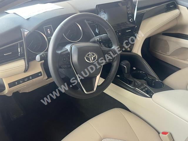 2023 تويوتا كامري جي ال اي