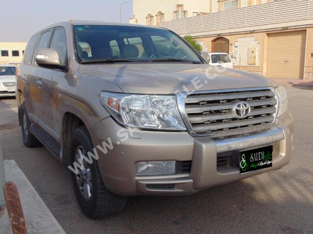 2010 تويوتا لاند كروزر جي اكس ار