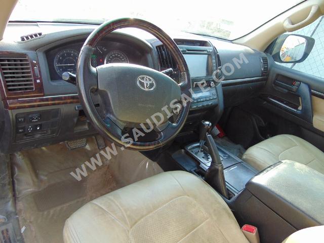 2010 تويوتا لاند كروزر جي اكس ار