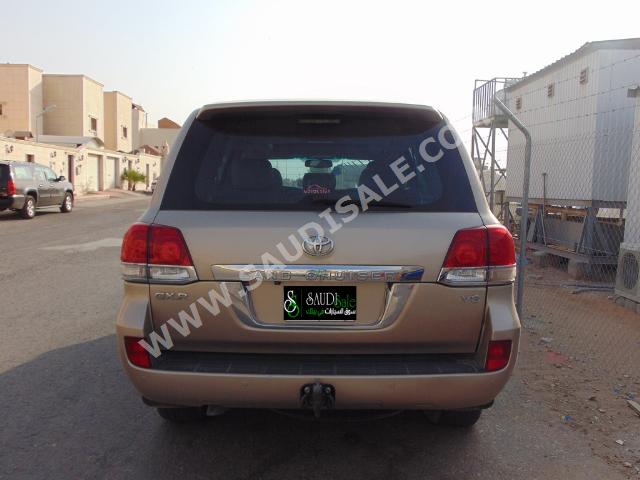 2010 تويوتا لاند كروزر جي اكس ار