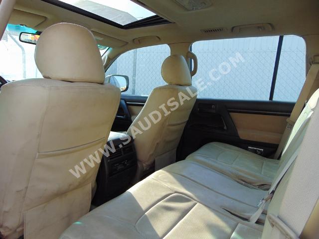 2010 تويوتا لاند كروزر جي اكس ار