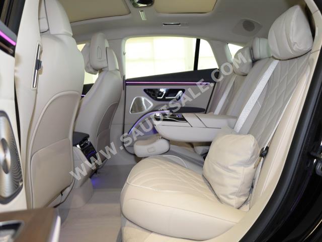 2022 مرسيدس - بنز إي كيو إس 580