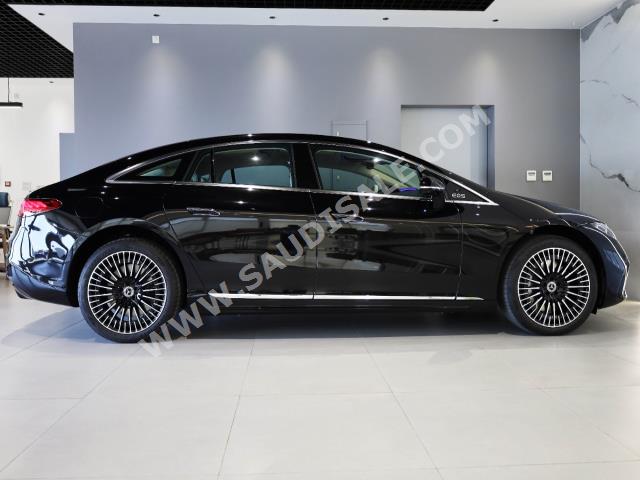 2022 مرسيدس - بنز إي كيو إس 580