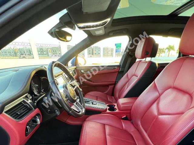 2015 بورش ماكان اس