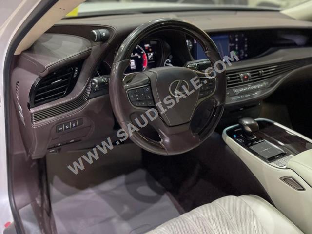 2018 لكزس إل إس 500