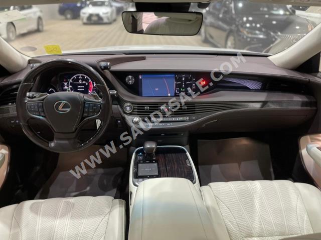 2018 لكزس إل إس 500