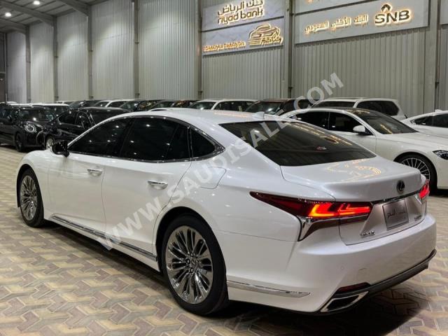 2018 لكزس إل إس 500