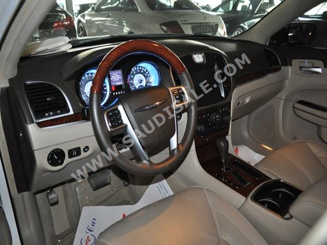 2011 كرايسلر 300 هيمى