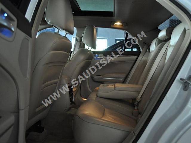 2011 كرايسلر 300 هيمى