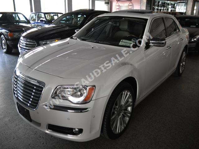 2011 كرايسلر 300 هيمى