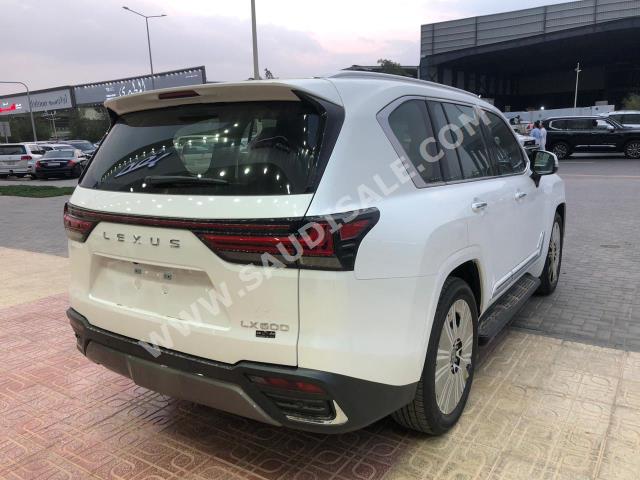 2023 لكزس إل إكس 600