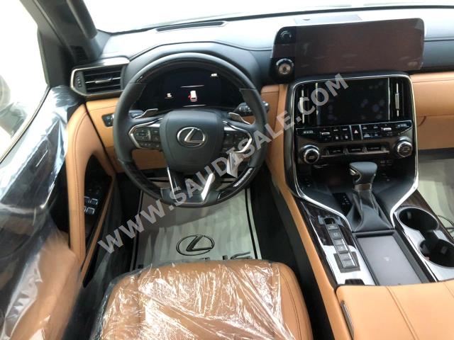 2023 لكزس إل إكس 600