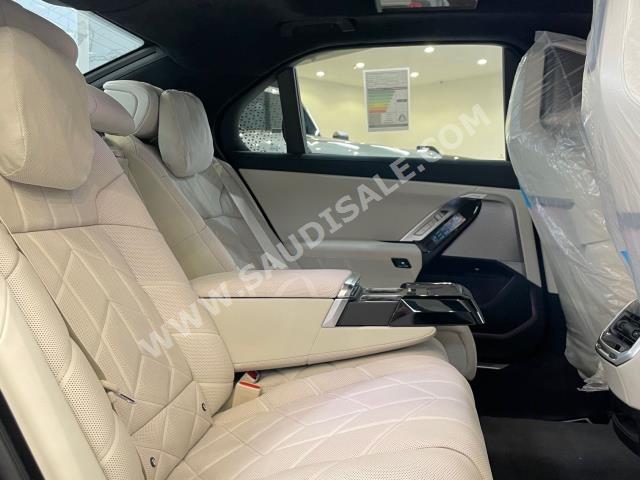 2023 بي ام دبليو الفئة السابعة 740أي