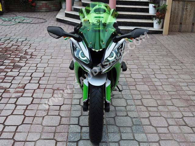 Used 2014 2014 Kawasaki ZX White & Green color For Sale