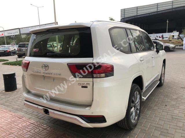 2024 تويوتا لاند كروزر جي اكس ار4