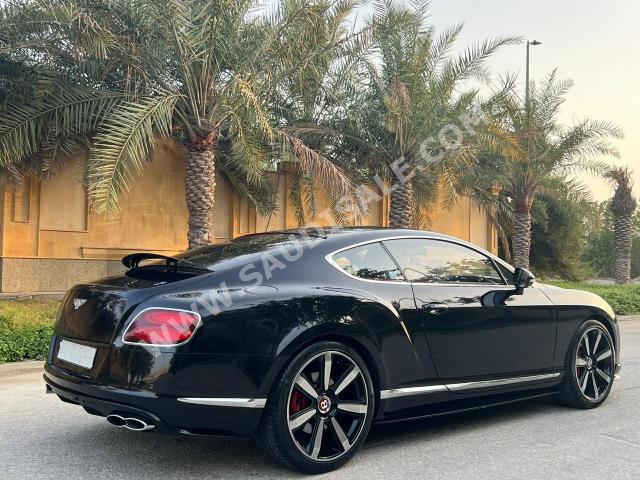 2015 بنتلي جي تي في 8 اس