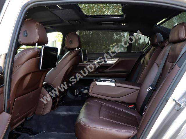 2016 بي ام دبليو الفئة السابعة 730 إل أي