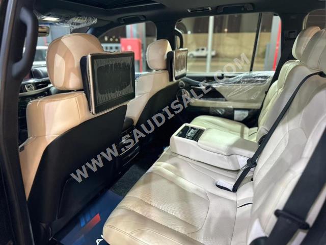 2018 لكزس إل إكس 570