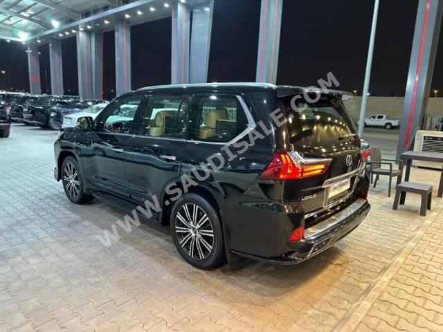 2018 لكزس إل إكس 570