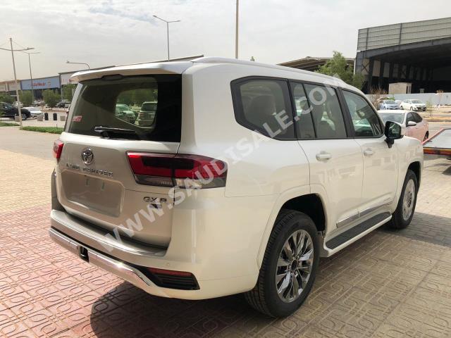 2024 تويوتا لاند كروزر جي اكس ار