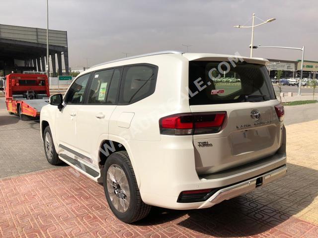 2024 تويوتا لاند كروزر جي اكس ار