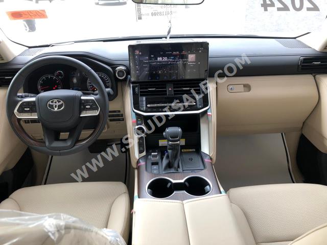 2024 تويوتا لاند كروزر جي اكس ار