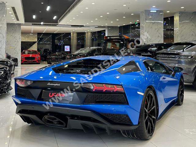 2018 لمبرجيني افنتادور اس
