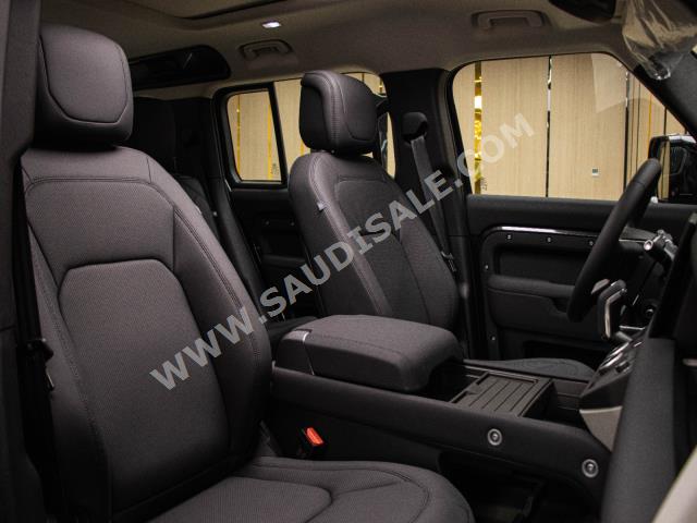 2023 لاند روفر ديفيندر 110 ادفانتشر