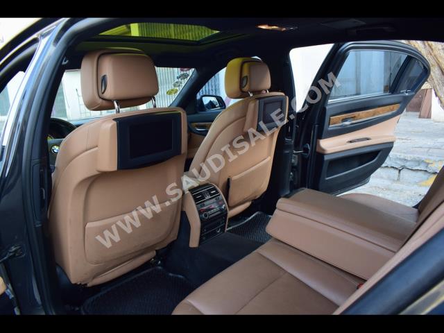 2012 بي ام دبليو الفئة السابعة 730 إل أي