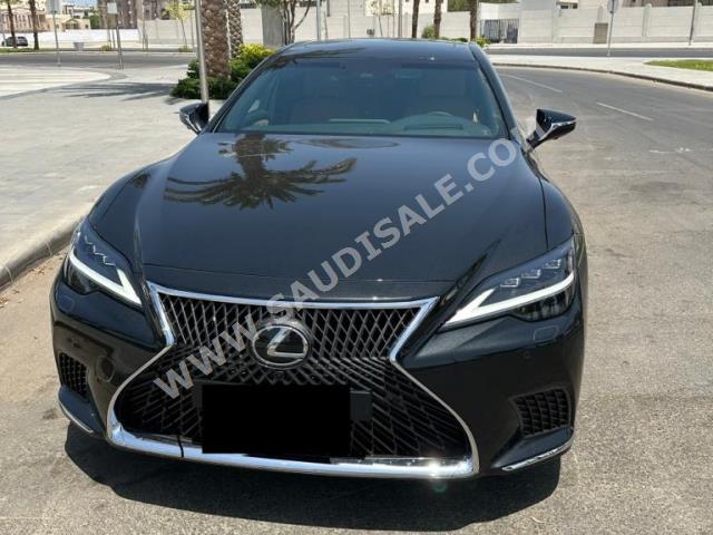 2023 لكزس إل إس 500