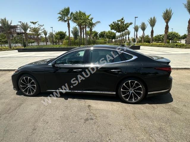 2023 لكزس إل إس 500