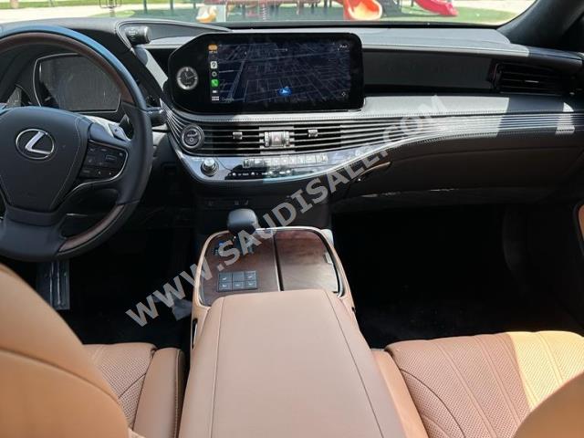 2023 لكزس إل إس 500