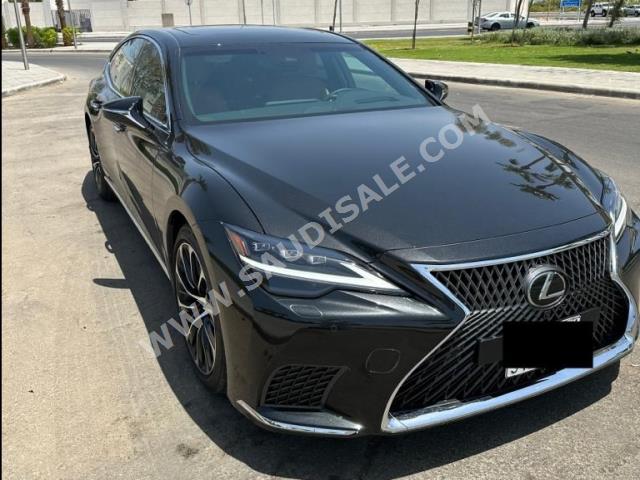 2023 لكزس إل إس 500