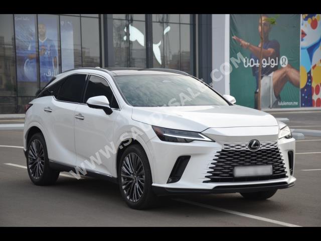 2023 لكزس أر إكس 350