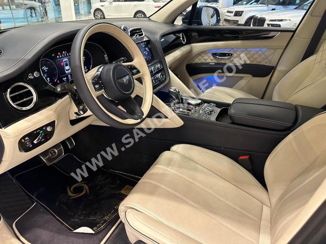 2021 بنتلي بنتايجا الاصدار الاول